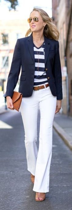 50 looks femininos e masculinos nas cores azul marinho e branco | Blog da Mari Calegari 70s Mode, New York City Street Style, Work Outfits Frauen, How To Wear Blazers, Fashion 70s, Suit Jackets For Women, Pants Women Fashion, Womens Business Casual, Winter Outfits For Work