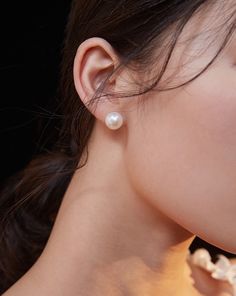 Material: 925 sterling silver, 18ct gold plated Element: Freshwater Pearl (10.5-11mm) Big Pearl Earrings, Large Pearl Earrings, Big Pearl, Freshwater Cultured Pearls, Christmas Earrings, Pearl Stud Earrings, Pearl Size, Pearl Studs, Silver Earrings Studs