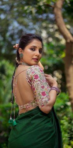 Sayli Sanjeev, Sayali Sanjeev, Marathi Actress, Social Quotes, Backless Blouse Designs, Girl Crush Fashion, Indian Saree Blouses Designs, Indian Photoshoot