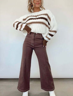 🍁👟 Boot Season Bliss: Yoga Pants Fall Fusion! Brown Pants Outfit, Chique Outfit, Teaching Outfits, Cute Modest Outfits, Fall Inspiration, Cute Winter Outfits, Brown Pants, Cute Fall Outfits, Mode Inspo