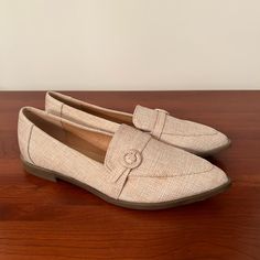 Comfortable, Cushioned Insoles Casual Office Flats With Removable Insole, Casual Office Flats In Synthetic Material, Casual Synthetic Flats For Office, Casual Synthetic Flats For Business Casual, Spring Office Loafers With Cushioned Footbed, Beige Synthetic Loafers For Office, Casual Beige Slip-on Oxfords, Beige Casual Loafers For Work, Casual Closed Toe Flats For Business