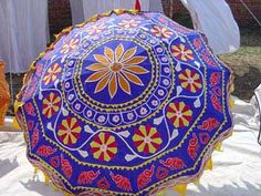 Umbrella with Decorative Indian Blue Elephants Indian Garden, Japanese Umbrella, Fashion Umbrella, Umbrella Art, Garden Umbrella, Under My Umbrella, Umbrellas Parasols, Singing In The Rain, Blue Elephants