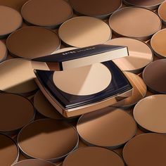 One powder. Flawless custom coverage. Multi uses. Dress it up or down. Wear it as your foundation, or over it. Full on or for touch ups. Lasts all day…or all night. It's both a foundation and a setting powder, with 12-hour wear. Versatile formula is silky soft, weightless, flawless. Reduces the look of pores. Controls oil and shine for up to 12 hours. Stays color true. Waterproof. Sweat- and humidity-resistant. Customize your coverage with a flip of the two-sided applicator. Use the sponge side Double Wear Estee Lauder, Verso Skincare, Estée Lauder Double Wear, Pmd Beauty, Surratt Beauty, Sam Mcknight, Cool C, Soap And Glory, Matte Powder