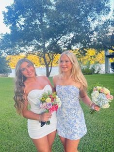 Blue Floral Homecoming Dresses, Spring Hoco Dresses, Hoco Insta Pics, Solo Hoco Poses, Flower Hoco Dress, Preppy Hoco Dresses, Preppy Hoco Dress, Preppy Homecoming Dresses, Short Party Dress Formal