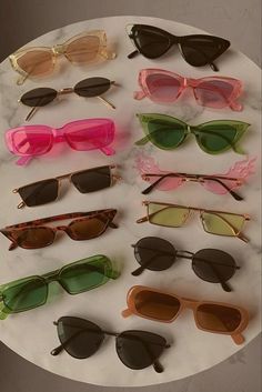 Glasses Collection Aesthetic, Sun Glasses Aesthetic Girl, Sunglasses Collection Aesthetic, Funky Glasses Aesthetic, Glases Girl Aesthetic, Glases Girl Style, Trendy Sunglasses 2022, Sun Glasses Outfit, Accesories Aesthetic