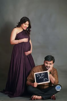 Pregnancy Photoshoot Ideas Vadodara Maternity Poses Indoor, Maternity Shoot Props, Bump Poses, Pregnancy Photoshoot Poses, Baby Shower Poses, Shower Poses, Indoor Maternity Shoot