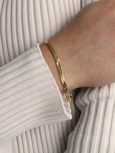 The perfect every day bracelet with a little extra shine, the Bold Herringbone Bracelet will make any look! Created to move with you, the graceful herringbone links are lovely on their own or stacked with your favorite bracelets. ........................... BRACELET SIZE & MATERIAL❋ 5" chain with 1" extender❋ 16kt gold plated stainless steel❋ nickel free Elegant Gold Snake Chain Bracelet For Everyday, Elegant Everyday Gold Snake Chain Bracelet, Herringbone Bracelet, Celestial Jewelry, The Cosmos, Ring Size Guide, Jewelry Inspo, Earrings Collection, Gold Plated Sterling Silver