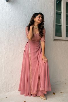 डिजाइनर कपड़े, Long Gown Design, Lehenga Designs Simple, Salwar Kamiz, Fancy Dresses Long, Indian Dresses Traditional