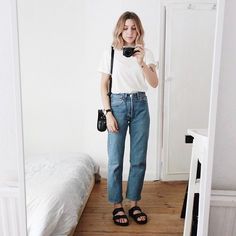 Style Parisienne, Jeans Outfit, Mode Inspiration, White Tee, Look Chic