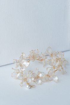 Step into your fairy-tale moment with our enchanting Elara hair vine, inspired by the ethereal beauty of Jasmine blossom. Symbolizing the start of a new chapter in your life, this exquisite accessory combines timeless elegance with a lively, cute charm. Delicately adorned with shimmering crystals pearls, it weaves gracefully through your hair, adding a touch of magical splendor to your bridal ensemble. This hair vine captures the essence of romance and joy, making you feel like the princess you' Pearl Hair Accessories, Floral Hair Vine, Jasmine Bridal, Wedding Jewelry Set, Bridal Hair Vine, Hair Jewelry Wedding, Bridal Hair Pins, Hair Vine, Flower Wedding