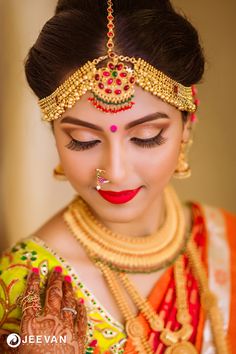 Bengali Bridal Makeup Ideas, Dulhan Makeup, Bridal Makeup Tips, Bridal Makeover, Minimalist Jewellery, Silver Jewellery Indian, Jewelry Photoshoot, Braut Make-up, Indian Bridal Makeup