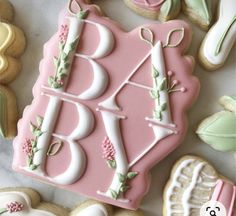 decorated cookies with the letters b and d on them are arranged next to each other