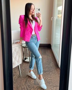 Fuscia Blazer Outfit, Fuschia Blazer Outfit, Outfits Con Blazer Fucsia, Casual Look For Women, Outfit Informal, Outfit Blazer, Blazer Outfits Casual, Cold Outfits