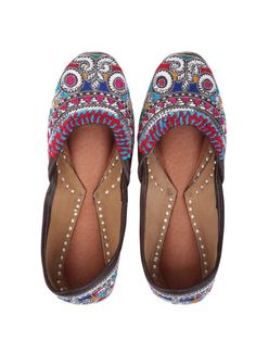 Traditional look with this pair of juttis. Crafted from leather, it features a thread work Mukaish design in multicolor. Color: Multi Colored Fabric: Upper- Mukaish embroidery with Leather. Inner - Cotton Cushioning For Comfort Sole - Pure Leather Note: Available in other colors Heel type - Flat The product will be shipped within 20-25 days of the order placed Care intructions - Keep in dust bag, dry clean only, embellished accessory needs to be handled with care. You can also use leather shiner Mukaish Embroidery, Mukaish Work, Embroidered Leather, Fashion World, Handmade Fashion, Sleeve Designs, The Loom, Fabric Color, Multi Colored