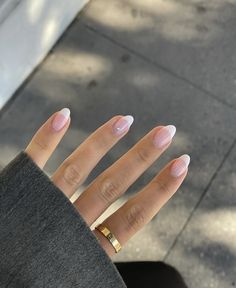 french tips with pearl accent Basic Nails, Neutral Nails, Classy Nails, Chic Nails, Short Acrylic Nails, Cute Acrylic Nails, Trendy Nails, Almond Nails