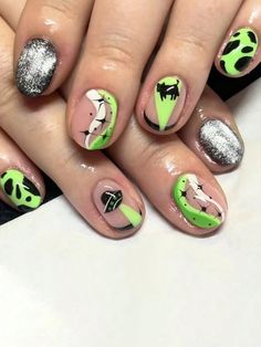 24pcs New Halloween Short Square Press-On Nails, Green Cute Cow, UFO, Silver Luxury Fashion Nail Set, 1 Nail File + 1 Jelly Gel, White Gift Box, Suitable For Girls, Women, Party, Wedding, Daily WearI discovered amazing products on SHEIN.com, come check them out! Alien Nails, Cow Nails, Halloween Press On Nails, Solid Color Nails, Plain Nails, Nagel Tips, Geometric Nail, Short Nail, Nail Swag