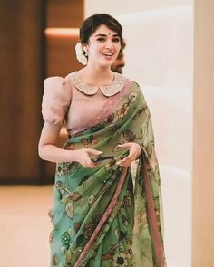 Puff Sleeve Blouse Pattern, Sita Ramam, Chiffon Blouses Designs, Fashion Tricks, Mulmul Saree, Girly Style Outfits, Diwali Photos, Blouses Designs