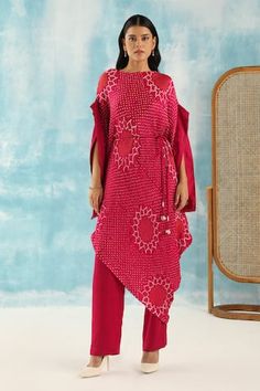 Rani pink kaftan dress with bandhani woven motifs. Paired with belt. - Aza Fashions Festive Bandhani Print Kaftan For Navratri, Festive Bandhani Print Kaftan, Festive Bandhani Print Straight Kurta Kaftan, Festival Bandhani Print Kaftan Straight Kurta, Bandhani Print Straight Kurta Kaftan For Festivals, Traditional Bandhani Print Kaftan For Eid, Traditional Bandhani Print Kaftan For Navratri, Bollywood Bandhani Print Kaftan For Eid, Bollywood Style Eid Kaftan With Bandhani Print