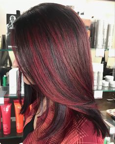 Maroon Hair Color, Burgundy Hair With Highlights, Red Highlights In Brown Hair, Burgundy Hair Dye, Red Brown Hair Color, Wine Hair Color, Diy Hairstyle, Maroon Hair