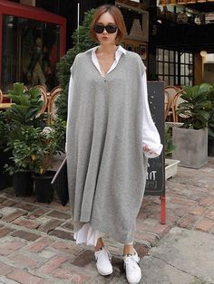 Long Knit Vest, Mode Kimono, Long Knitted Dress, Gilet Long, Long Vest, Long Knit, Mode Inspo, Knit Vest, One Piece Swimwear