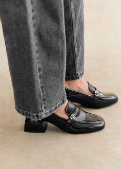 Mocassins Victoire - Noir Vernis - Cuir bovin vernis - Sézane Patent Leather Loafers Outfit, Leather Loafers Outfit, Loafers Outfit, Winter Shopping, Patent Leather Loafers, Parisian Style, Leather Loafers, Patent Leather, Fashion Inspo