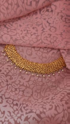 Beautiful Gold Necklace Bridal Jewelry, Gold Necklace Set Bridal, Polki Diamond Jewellery, Indian Gold Necklace, Gold Set Design, Choker Gold Necklace, Wedding Jewelry Simple, Gold Necklace Wedding, Gold Necklace Indian