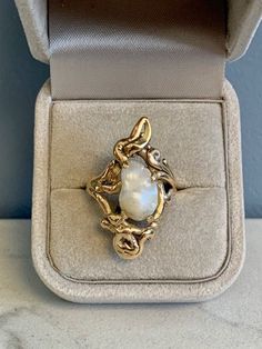 Art Nouveau Aesthetic Outfit, Celestial Engagement Rings, Art Nouveau Wedding Ring, Pearl Wedding Ring Vintage, Art Nouveau Rings, Art Nouveau Ring Engagement, Pearl Rings In Gold, Art Nouveau Jewelry Ring, Vintage Gemstone Engagement Rings