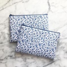 These zipper pouches are perfect for anyone who needs a little organization in their life! Use it as a cord catcher, make up bag, pencil case, mini emergency kit, or anything you can imagine! The options are endless!This pouch comes lined with gray Kona fabric and a navy YKK zipper. This pouch is sewn with a layer of interfacing for added stability. Pouch measures approximately 5.5" x 8"Please note that all of our items are handmade and will vary slightly. Colors may vary slightly based on your Mini Emergency Kit, School Pouch, Diy Makeup Bag, Canvas Pencil Case, Card Pouch, Zipper Pouches, Cute Pens, White Pencil, Blue Purse