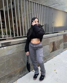 Baddie New York Outfits, Outfit With Jordan 1 Women, Bred 4 Outfit Women, Bred 11s Outfit Women, Bred 4 Outfit, Bred 4s Outfit, Bred Outfits, 4s Outfit, Corset Fashion Outfits