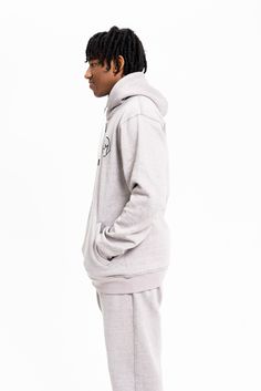 Material: 100% cotton Size: Male model height 6'3 displaying XL Occasions: This 2 Piece set is ideally designed for you to wear anytime and anywhere Details: Light gray sweatsuit cozy enough for the winter! The stitching and logo are elegantly embroidered from black thread to highlight the logo on grey. Care Instructions: Recommend machine wash. Dry-clean only. Do not bleach Designed in USA, Made in Pakistan Cozy Fleece Tracksuit, Comfortable Winter Fleece Tracksuit, Cozy Fleece Tracksuit With Relaxed Fit, Relaxed Fit Winter Tracksuit For Lounging, Winter Tracksuit For Lounging With Relaxed Fit, Winter Tracksuit For Lounging, Relaxed Fit, Relaxed Fit Fleece Tracksuit For Lounging, Winter Sportswear Sweats For Lounging, Cozy Fleece Tracksuit For Leisure