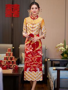 Festive Cheongsam For Traditional Ceremonies, Traditional Cheongsam For Ceremony, Traditional Formal Dress With Stand Collar, Wedding Cheongsam With Stand Collar, Festive Stand Collar Wedding Dress, Gold And Red Wedding, Wedding Qipao, Traditional Chinese Wedding, Qi Pao