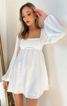 Straight out of a fairytale in our Marianna Mini! This whimsical, long sleeved dress is flowy and comfortable. Wear with delicate heels and jewelry for a beautiful bridal 'fit! Flowy Dress Short Long Sleeve, White Flair Sleeve Dress, Short Dress Long Sleeve White, Short White Dress Fall, White Long Sleeve Dresses Short, White Cocktail Dress Flowy, White Dress Balloon Sleeves, Longsleeve Dresses Short, Long Sleeves Dress Short