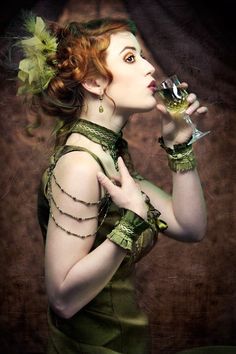 1920s fashion | Tumblr Absinthe Fairy, Look Gatsby, Green Fairy, Neo Victorian, Flapper Style, Absinthe