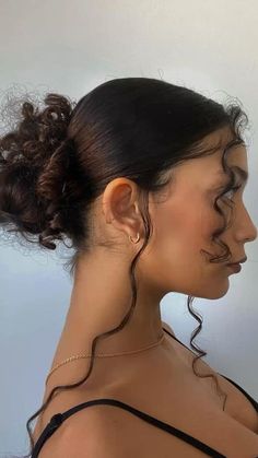 Curly Low Bun Hairstyles Prom, Desi Hairstyles For Short Hair, Low Bun Hairstyles Curly Natural Hair, Bun With Curly Pieces, Low Bun Hairstyles Curly Hair, Low Buns Curly Hair, Formal Hairstyles For Short Curly Hair, Low Curly Bun Hairstyles, Formal Curly Updo