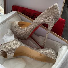 Luxury Sparkling Open Toe Heels, Luxury Glitter Heels With Round Toe, Designer Sparkling High Heels, Lou Boutin, Christian Louboutin Heels Outfit, Lou Boutin Shoes, Louboutin High Heels, Celebrity Shoes, Christian Louboutin Outlet