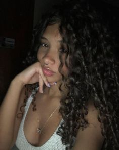 🦋❄️👍 Curly Hair Instagram Pictures, Story Fake Instagram, Wet Look Hair, Curly Hair Photos, American Hairstyles, Cute Haircuts, Beautiful Curly Hair, Selfie Poses Instagram, Hairdos For Curly Hair