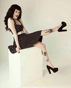 Goth Pinup, Witch Style, Rockabilly Looks, Dark Beauty Photography, Rockabilly Girl, Pin Up Outfits, Birmingham Uk