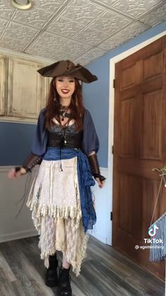 Authentic Pirate Costume Woman, Pirate Lady Costume, Renisance Fair Outfit Pirate, Pirate Women Outfit, Blue Pirate Outfit, Knight Costume Women, Fantasy Pirate Outfit, Ren Faire Pirate Woman, Girl Pirate Outfit