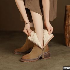 Fisdy - Winter Cowhide Fleece-Lined Cotton Shoes with Wooly Thick Heels, Retro Martin Boots and Snow Boots Cowhide Boots, Heels Vintage, Rough Heels, Fur Lined Boots, Square Head, Martin Boots, Thick Heels, Green And Brown, Snow Boots