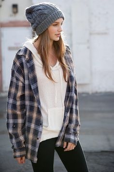 i wish i could pull off beanies http://www.slideshare.net/AmazingSharing/super-warm-and-comfy-best-winter-coats-for-women Comfy Sporty Outfits, Winter Dpz, Style Androgyne, Beanie Outfit, Flannel Outfits, Hipster Outfits, Tomboy Style Outfits, Adidas Outfit