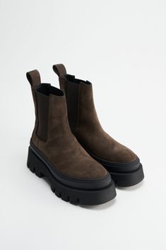 Copenhagen Studios Boots, Brown Leather Chelsea Boots, Chunky Chelsea Boots, Scandi Chic, Brown Chelsea Boots, Botas Chelsea, Simple Shoes, Leather Chelsea Boots, Leather Shoes Men