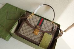 Kuaile SIZE :25×17.5×7cm Gucci Fashion, Material Girl, Trendy Tote, Christmas Bags, Gucci Bags, Branded Handbags, Branded Bags, Luxury Accessories, Travel Luggage