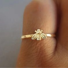 18k Gold Plated Bee Ring Sizes 7, 8 & 9 Available Brand New Boutique Hummingbird Ring, Bee Rings, Gold Butterfly Ring With Charm, Hummingbird Ring Jewelry, Bee Rings Jewelry, Bee Signet Ring, 2 Carat Diamond Ring, Bee Ring, Vintage Silver Rings