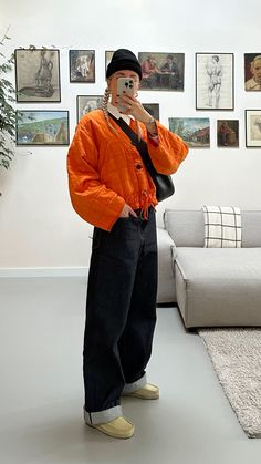 #unisex #womenswear#womensstyle #streetstyle #streetwear #streetfashion #menswear #baggy Gender Neutral Winter Outfits, Winter 2024 2025 Outfits, Fall Winter 2024 Street Style, Womens Wallabees Outfit, Masc Outfits Fall, Baggy Outfits Women, Clarks Wallabees Outfit Women's, Fall Outfits Baggy