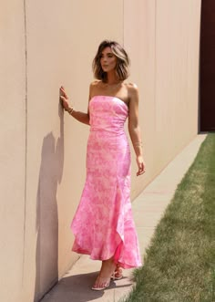 Fancy Evening Dress Fore Collection Pink Winter Formal Dress, Wedding Guest Dress With Scarf, Wedding Guest Semi Formal Dress, Sweet Sixteen Guest Outfit, Fancy Hoco Dresses, Summer Engagement Party Outfit Guest, Banquet Dresses Long, Spring Formal Wedding Guest Dress, Purple Dresses Long