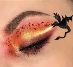 Fall Graphic Liner Looks, Theater Makeup Looks, Sylveon Inspired Makeup, Cool Makeup Pallets, Birthday Eye Makeup Looks, Eyeshadow Art Creative, Advanced Makeup Looks, Animal Eye Makeup, Cool Eye Makeup Looks Creative