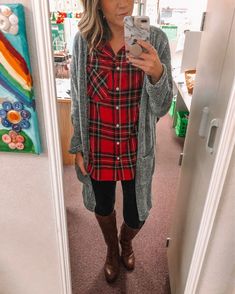 Red Plaid Shirt Outfit, Flannel Shirt Outfit Women, Flannel Shirt Outfit, Outfits For Work, Red Plaid Shirt, Festive Look, Fall Outfits For Work