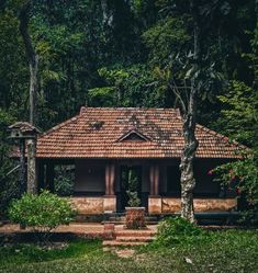 a small building in the middle of some trees