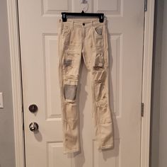 Nwt. No Rips, Tears, Or Stains. See Pictures For Details. Size 25 X 34. Rise Measures At 8 Inches. Levis Women Jeans, Levi Wedgie, Womens Cropped Jeans, Cropped White Jeans, Denim Capris, Cropped Wide Leg Jeans, Levi’s Jeans, Straight Crop Jeans, Levi’s 501