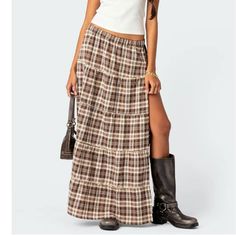 Long Brown Plaid Skirt With Slit. Super Cute For Fall Going Out Skirt, Brown Plaid Skirt, Tartan Pleated Skirt, Streetwear Skirt, Long Plaid Skirt, Boho Plaid, Going Out Skirts, Maxi Skirts Summer, Long Flowy Skirt